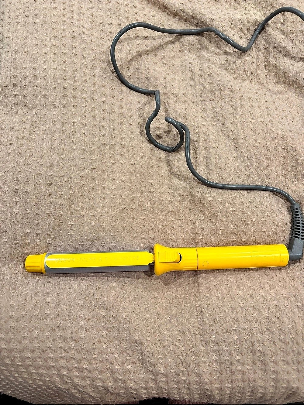 Drybar The 3-Day Bender Digital Curling Iron Yellow